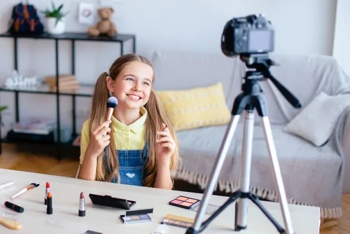 V dnešnej dobe sociálnych sietí, kedy deti doma aj v školách bezprizorne pozerajú rôzne videá na TikToku či Instagrame, sa stretávame s novodobým trendom Sephora Kids. 